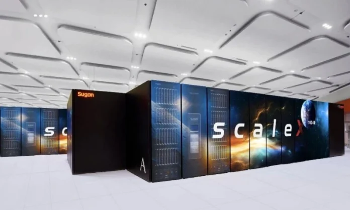 China's largest scientific AI computing cluster, powered by 60,000 domestically made AI accelerator chips, has officially commenced operations in Zhengzhou, Henan Province.