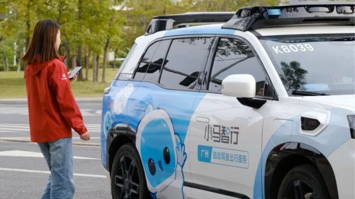 Pony.ai has unveiled a new autonomous driving domain controller built on NVIDIA's DRIVE Hyperion architecture, aiming for 3,000 robotaxis by 2026.