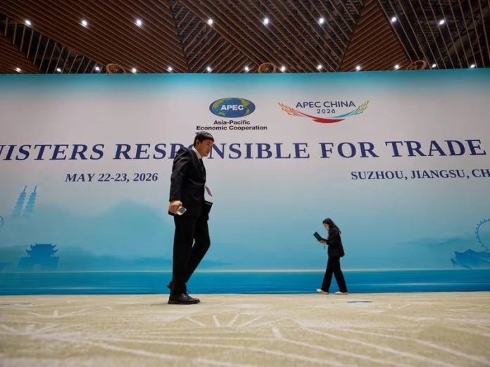 The APEC trade ministers' meeting in Suzhou ended without major breakthroughs, with China's Commerce Minister Wang Wentao and the US delegation revealing deep divisions on tariffs, digital trade, and the AI race in Asia.