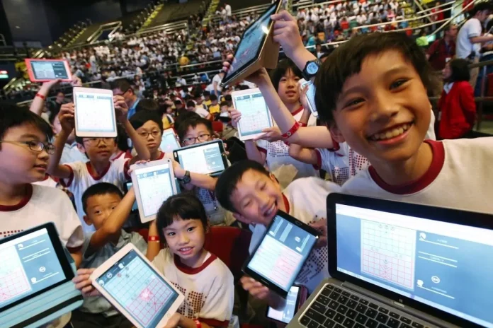 China has launched a global AI education service platform at the World Digital Education Conference, expanding its digital learning resources to 220 countries.