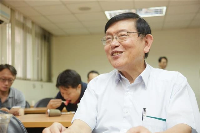 Richard Chang, the founder of SMIC, argues that the global obsession with 3nm and 2nm nodes is a misconception, emphasizing that mature nodes remain critical for the vast majority of semiconductor applications.