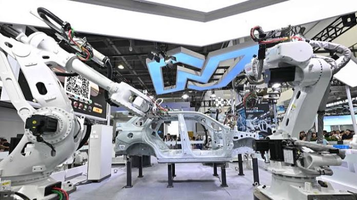 Beijing’s World Robot Conference closed with 44 new technologies, 311 product debuts, and more than 140,000 robot and smart-product sales in consumer venues.