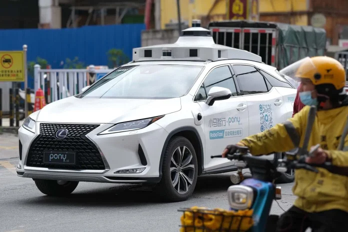 Pony.ai reports Q2 revenue of US$36.2 million, robotaxi services up 691.2% and fare-charging up 849.3%, with net losses and plans to expand its fleet.